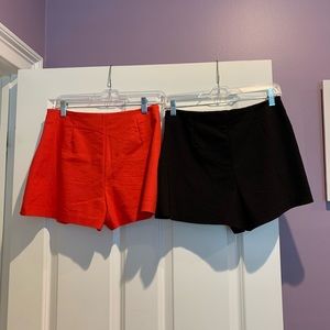 Short skorts in black and red with a ruffle